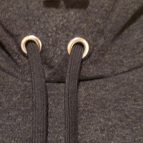 H&M | DIVIDED CROP TOP HOODIE - Picture 3 of 8